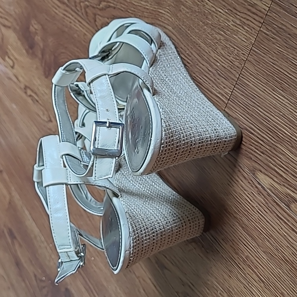 White Wedges - Picture 3 of 5